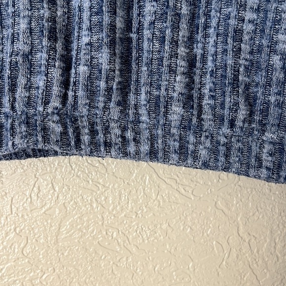 Aeropostal Cropped Hoodie Sweater - Picture 3 of 4